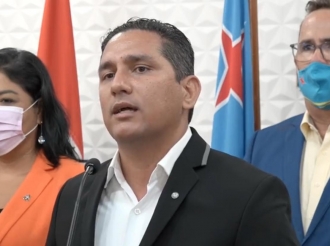 Ruman di Minister Glenbert Croes lo sali for di Raad di RdA pa evita conflicto di interes