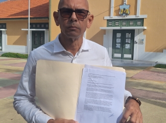 Otmar Oduber mustrando cu Ministerio Publico a laga politica drenta via porta principal