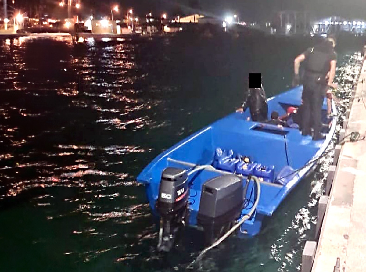 Boto intercepta pazuid di Aruba cu 850 kilo di droga