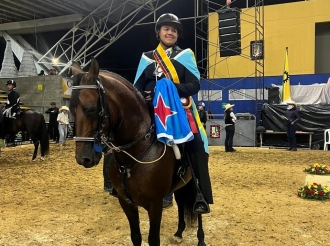 Jinete di Aruba ta gana medaya di oro na Colombia