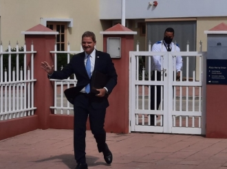 Mike Eman, lider di AVP cerca Gobernador Diamars mainta