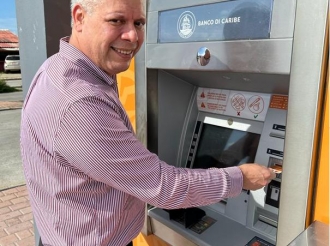 Banco di Caribe a habri un ATM nobo na San Nicolas