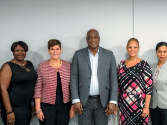 Comite Olimpico Arubano a reuni cu Minister Van Heydorn di Corsou
