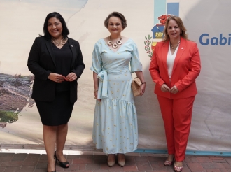 Ministro Maduro kier mira mas hende muhe tuma e reto pa bay den e sector financiero