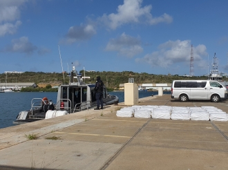 Guardacosta a confisca un total di casi 4.000 kilo di droga