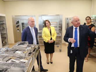 ImSan a celebra ‘Ring Bell Ceremony’ na honor di e 500 pashentnan cu a finalisa nan tratamento cu exito