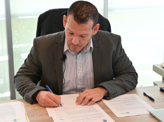 Aruba a firma un MoU cu Bonaire pa forma un alianza di 'Family Justice Center'