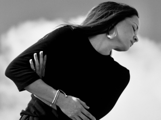 Artista multidisciplinario Arubiano Olga van Bochove cu un solo evento publico na MANA