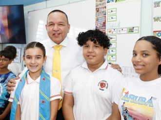 Minister di Enseñansa ta desea tur alumno, maestro y esnan den campo di Enseñansa un aña escolar exitoso