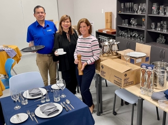 Materialnan cu EPE a ricibi di AHATA pa e curso di waiter lo duna e cursistanan e hermentnan necesario pa termina nan curso efectivamente