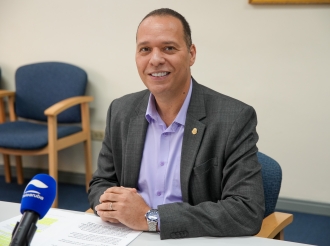 Papel ta corta: E posicion contradictorio di partido MAS riba e RAft