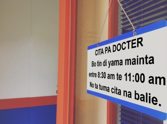 Señora ta prefera wanta dolor di piedra na riñon y polyp cu bolbe na su dokter di cas
