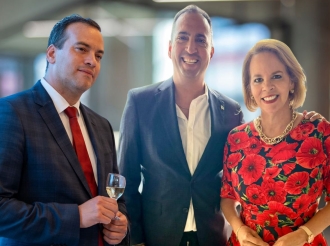 “No ta parlamento ta stroba gobernacion, ta AVP y Futuro mes ta strobando nan mesun gobernacion”