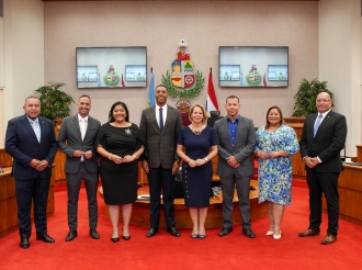 Fraccion di MEP haci preguntanan riba e biahe di trabou di Minister Geoffrey Wever