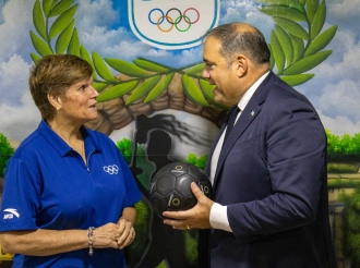 Comite Olimpico di Aruba tambe a reuni cu CONCACAF y AVB