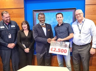 Compania di exterior a dicidi haci donacion na JUMP18 Foundation Aruba