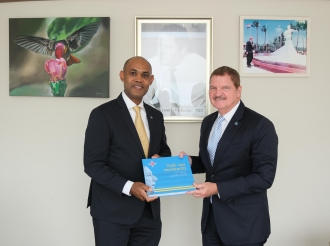 Presidente nobo di Corte Comun di Husticia a bishita Prome Minister Mike Eman