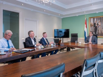 Ministro Geoffrey Wever a reuni cu KvK pa fortalece clima di inversion y acelera reforma economico