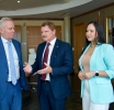 Prome Minister Mike Eman y Secretario di Estado Eric van der Burg a dialoga tocante cooperacion y oportunidad nobo den Reino